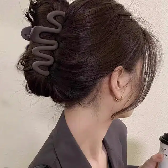 丹琴 高级感磨砂波浪形抓夹轻便发量多鲨鱼夹大号盘发后脑勺发饰 亚克力 发夹 女款