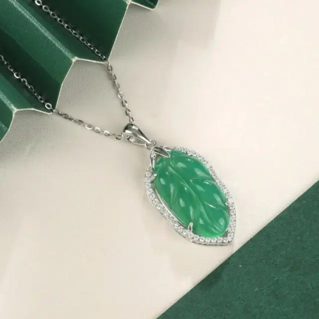 帝苏行 典雅华贵 碧叶如意 新中式国潮 吉祥如意平安顺遂 好运 简约小众设计 玉髓 项链 女款
