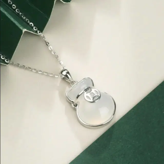 帝苏行 典雅华贵 如意福袋 新中式国潮 吉祥如意 平安顺遂 简约小众设计 玉髓 项链 女款