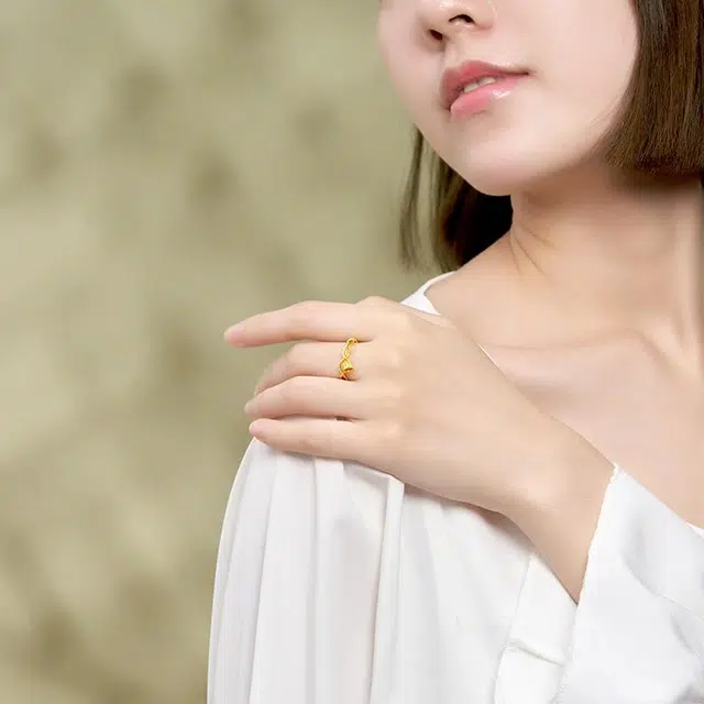 潮宏基 铃兰花 花朵 固定圈口 闺蜜浪漫女友恋爱告白生日周年纪念礼 足金 按克计价 黄金戒指 女款