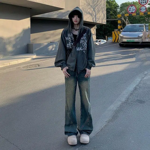 NVRFRGT CleanFit Jeans