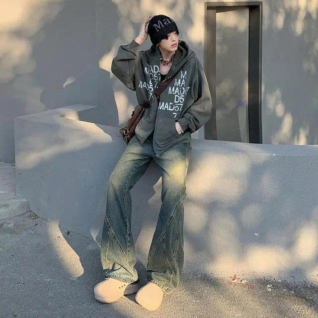 NVRFRGT CleanFit Jeans