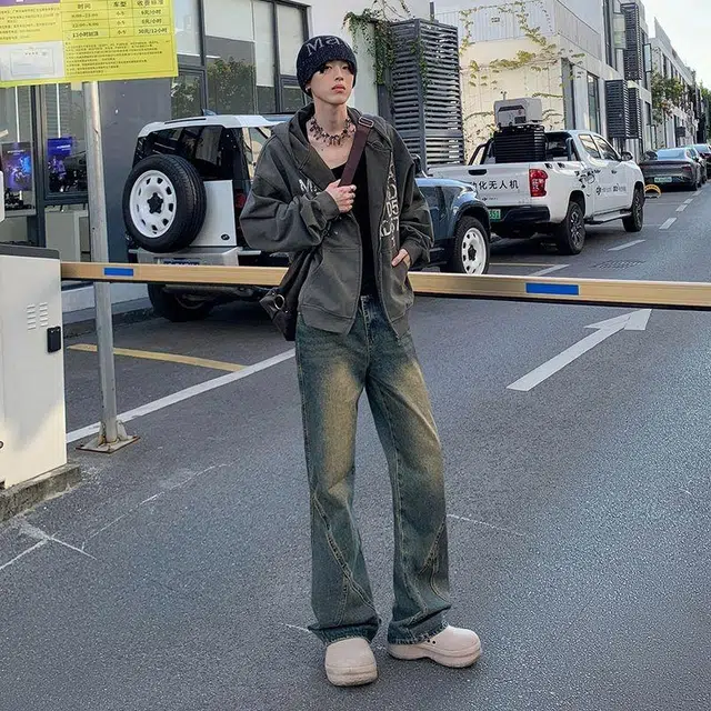 NVRFRGT CleanFit Jeans