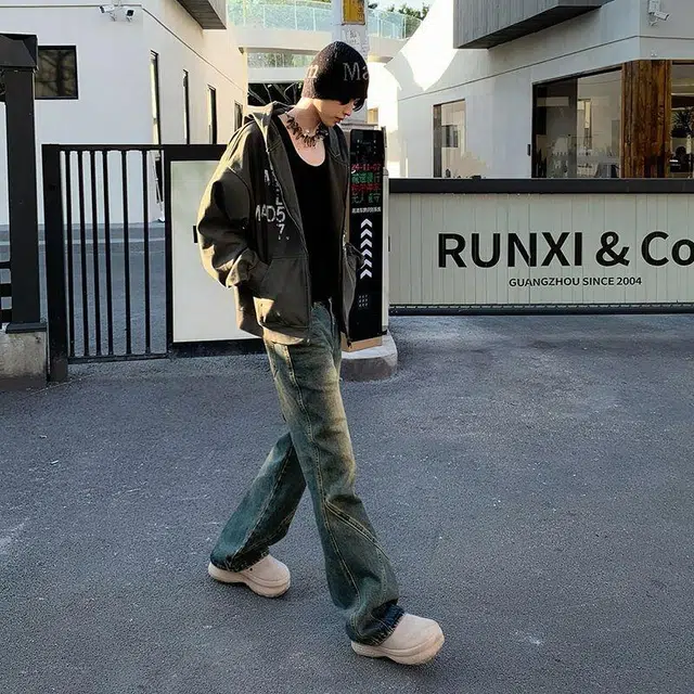 NVRFRGT CleanFit Jeans