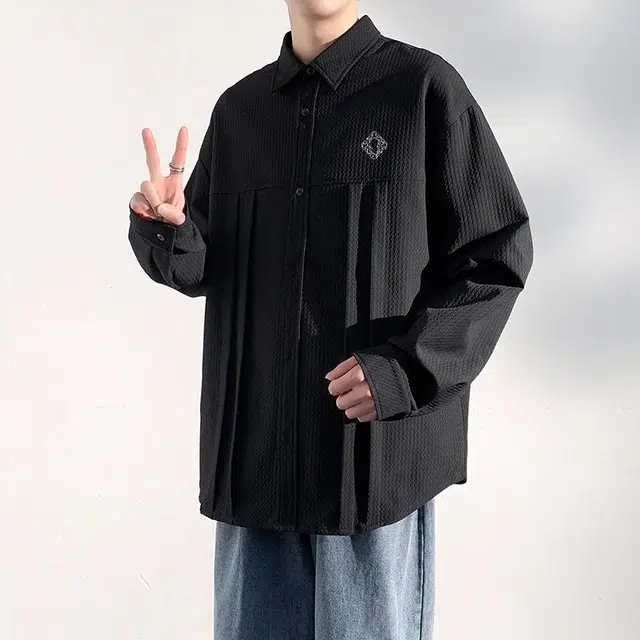周同学 周杰伦字母印花潮牌百搭宽松休闲时尚通勤运动翻领褶皱纽扣长袖衬衫 男女同款