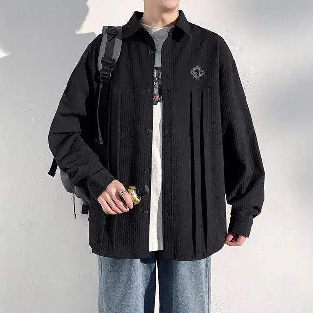 周同学 周杰伦字母印花潮牌百搭宽松休闲时尚通勤运动翻领褶皱纽扣长袖衬衫 男女同款
