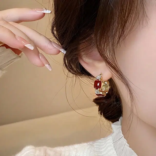 彤彤兔 美拉德风酒红色 合金 耳环 女款