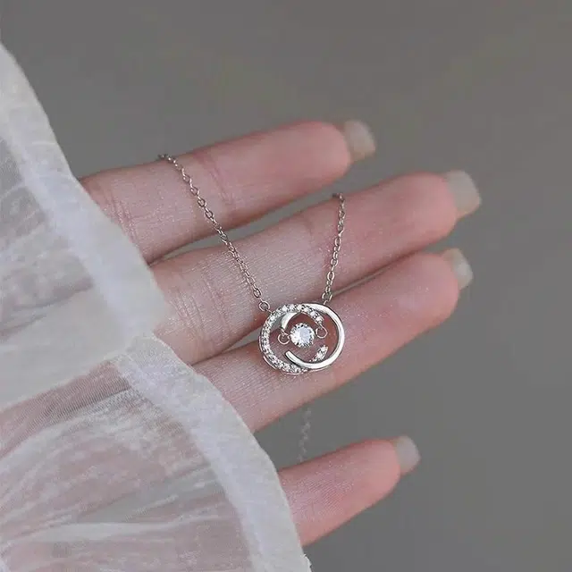 925