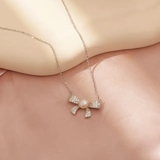 925
