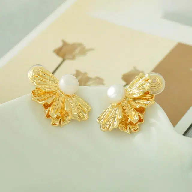 品彩 【无耳洞】褶皱 蚊香盘耳饰 设计感年轻百搭 淡水珍珠 耳夹 女款