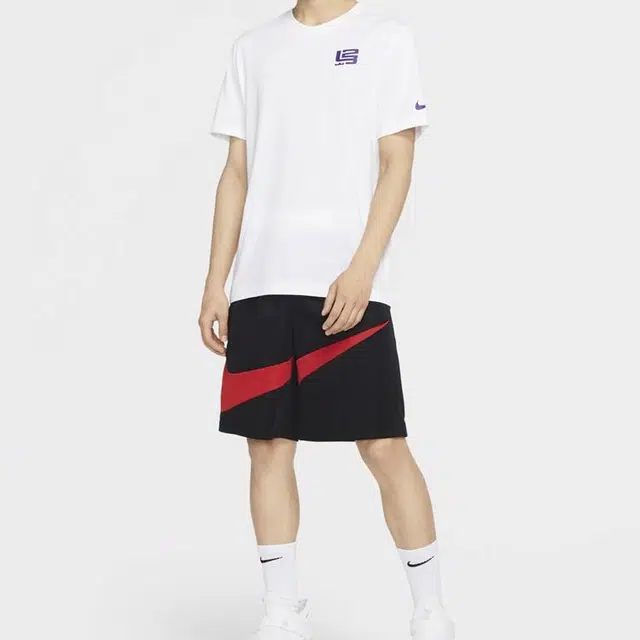 Nike Strive for greatness T