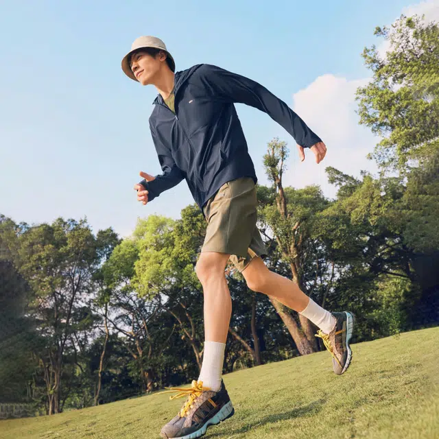 蕉下 轻薄透气凉感吸湿速干高弹抑菌减臭宽松跑步登山户外服防晒服 男款