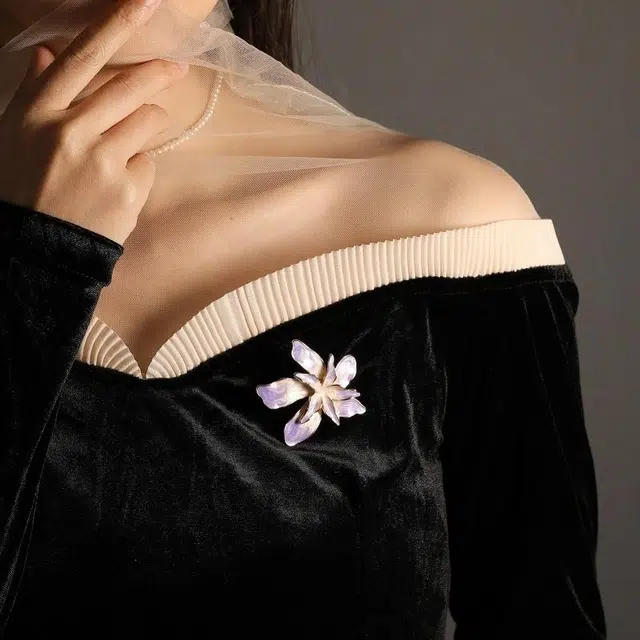 山一丸 珐琅彩绘紫色花朵优雅外套 合金 胸针 女款