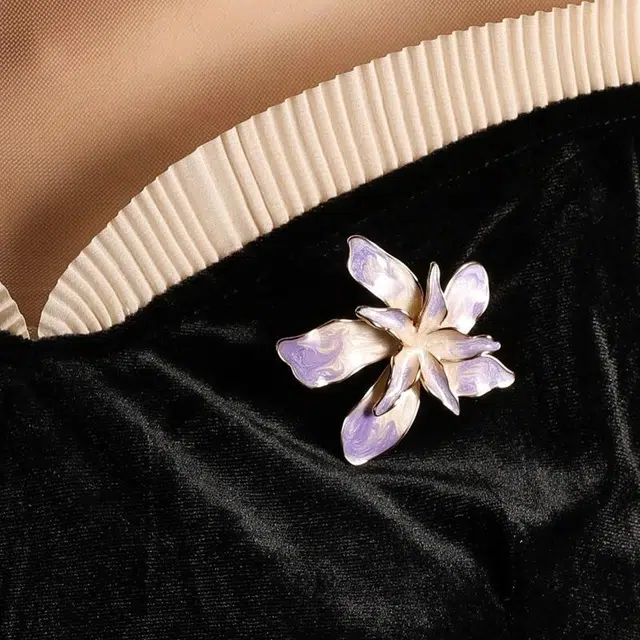 山一丸 珐琅彩绘紫色花朵优雅外套 合金 胸针 女款