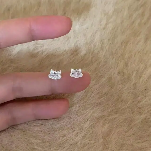 金瑞邦 爆闪猫咪  甜美可爱 精致小巧 高级简约 轻奢设计感 小众百搭显白 #好运 琉璃 耳钉 女款