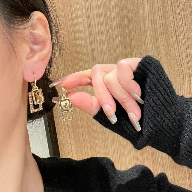 彤彤兔 镶钻咖色方形 合金 耳环 女款