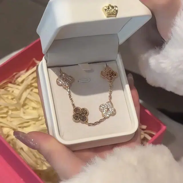 右手等待 幸运四叶草简约轻奢时尚气质设计高级感 优雅 铜合金 手链 女款