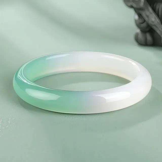 【典雅华贵】 帝苏行 精品半白半绿 新中式国潮 吉祥如意平安顺遂 简约小众设计 玉髓 手镯 女款