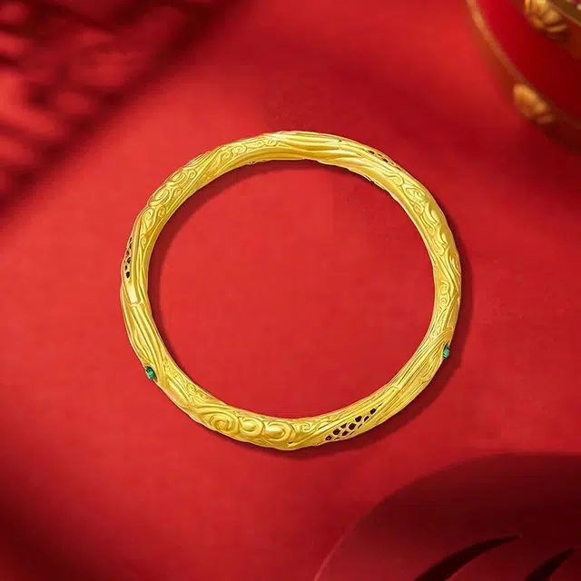 925