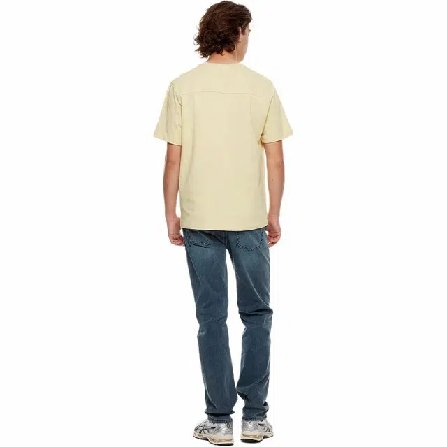 GUESS T