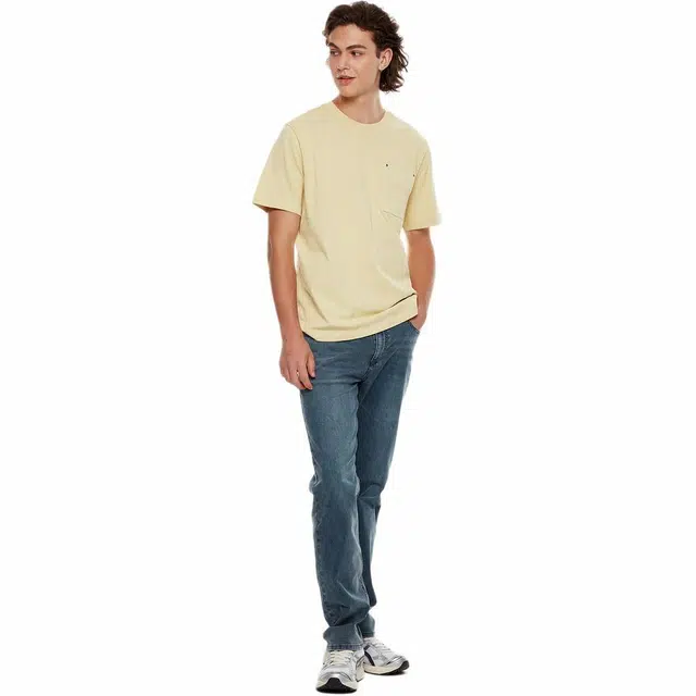 GUESS T