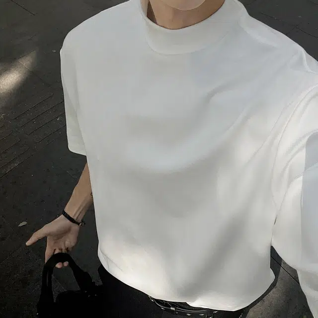 URBAN AUTHENTIC T