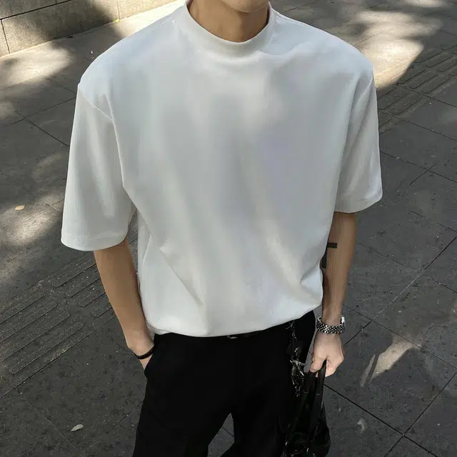 URBAN AUTHENTIC T