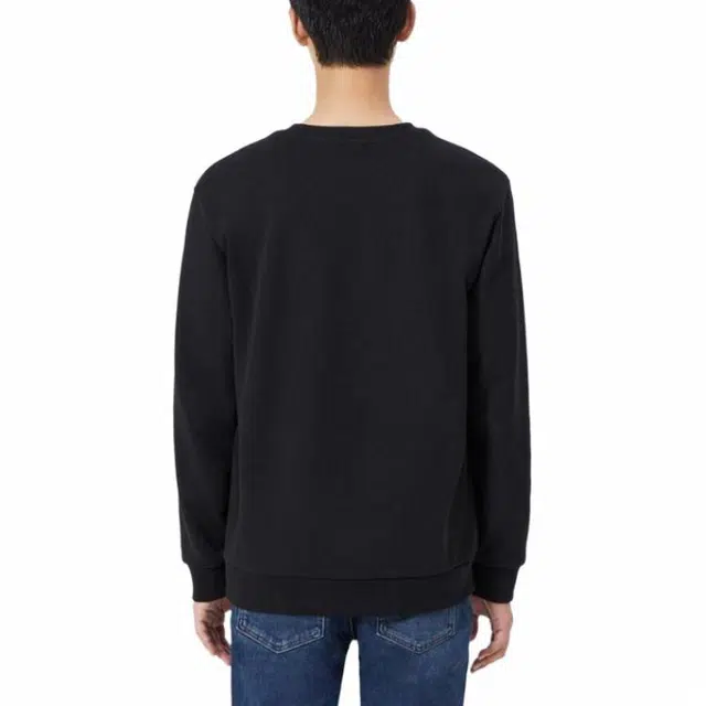 GUESS T