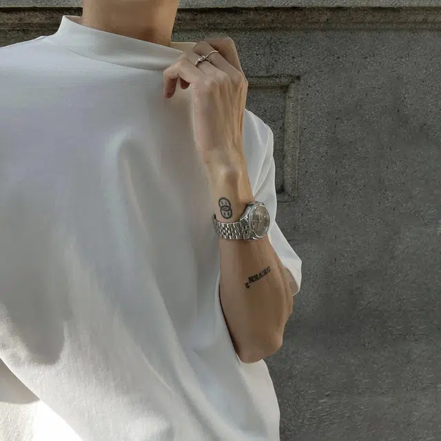 URBAN AUTHENTIC T