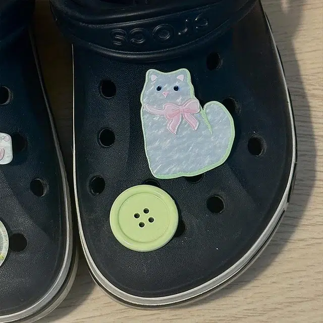 IOTS Crocs Mule