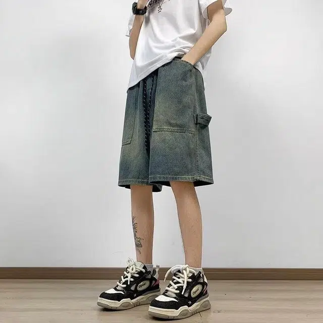 UNthemed