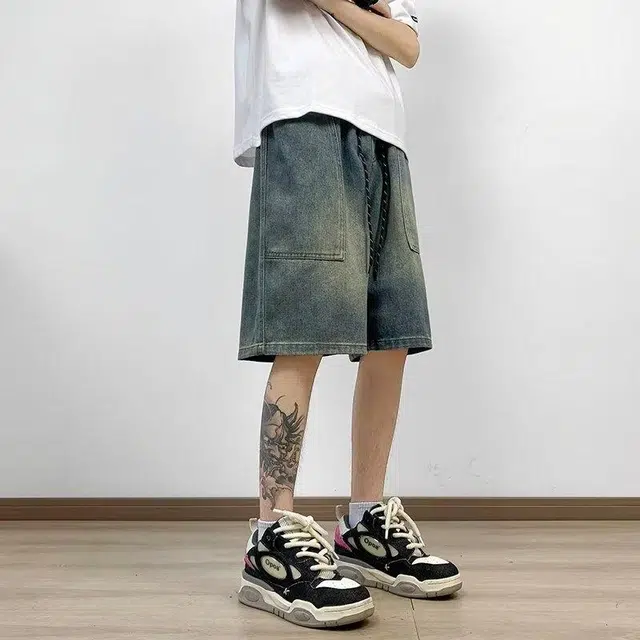 UNthemed