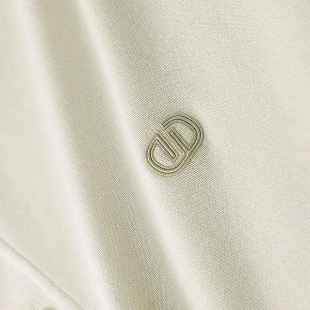 迪柯尼 通勤系列 百搭简约纯色商务奢侈舒适透气凉感短袖针织衫 男款