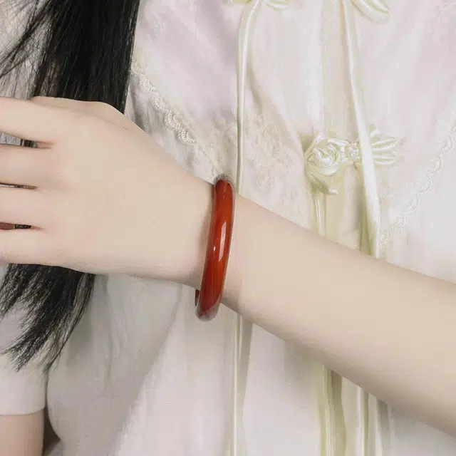 老凤祥 赤红贵妃镯 中国红新中式江南风 国潮吉祥古色古香汉服旗袍经典色 百搭高级感轻奢风 玛瑙 手镯 女款