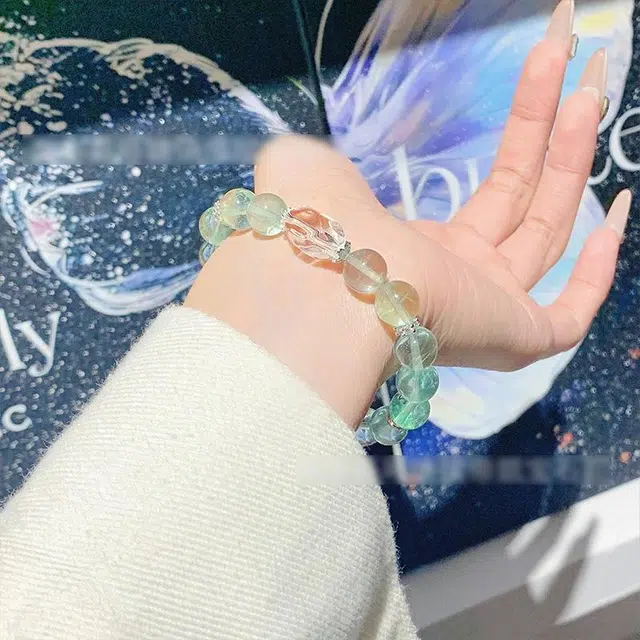 施洛尼 绿宝晨星 新中式轻奢梦幻清冷感小众简约 发财转运连暴富时来运转高能量吸金 四季平安纳福 守护健康#好运天然 绿发晶 手串 女款