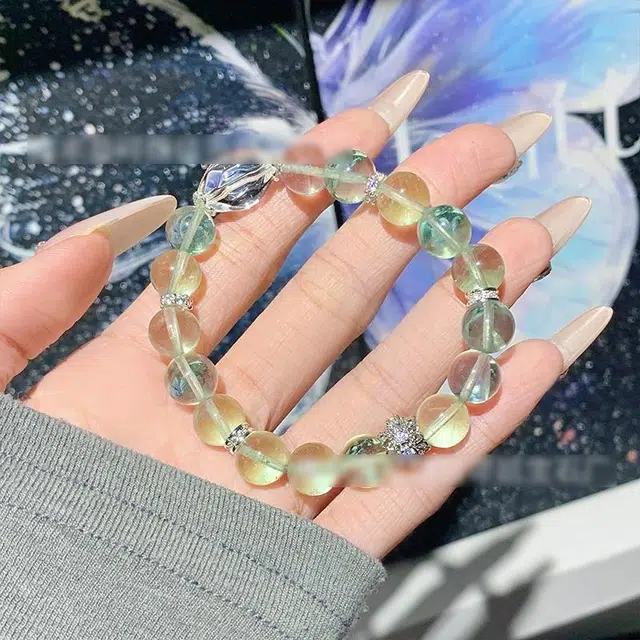 施洛尼 绿宝晨星 新中式轻奢梦幻清冷感小众简约 发财转运连暴富时来运转高能量吸金 四季平安纳福 守护健康#好运天然 绿发晶 手串 女款