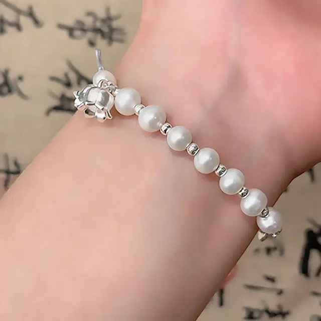 【赠暴富手机贴】 正大福 称心如意铃兰花半镯 新中式铃兰花纯洁国风典雅奢华美学婉约清丽简约时尚日常百搭轻奢小众质感 玉髓 手链 女款