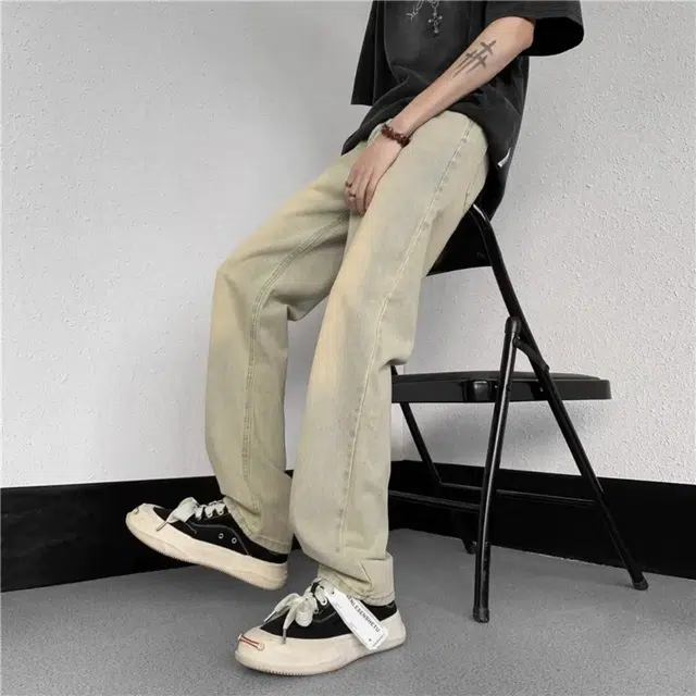 八哥 美式窄版高街废土风水洗做旧弯刀裤修身垂感显瘦显高休闲高级感时尚百搭简约基础款运动黄泥色微喇牛仔裤 男女同款