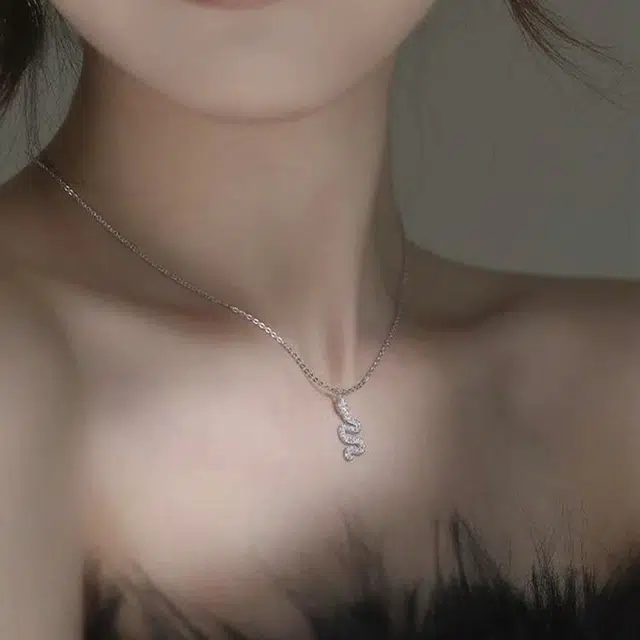 S925