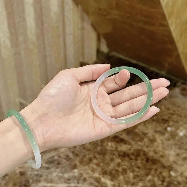 六桂福珠宝 新中式半白半绿青山黛国潮古风气质百搭  玉见美好贵妃美人镯 朋友 送礼 玉髓 手镯 女款