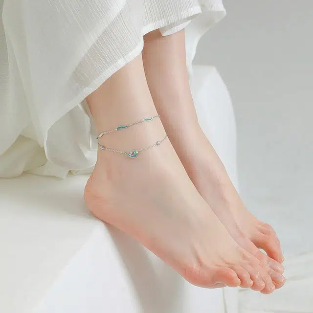 925