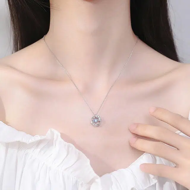 925