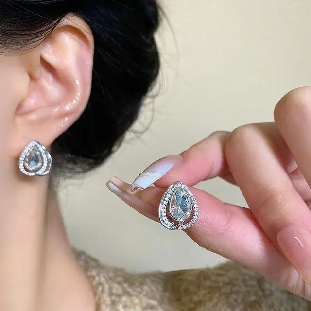 彤彤兔 独特小众水滴 合金 耳钉 女款