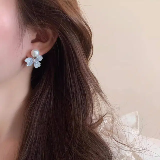 彤彤兔 水晶花朵珍珠小众设计感 合金 耳钉 女款