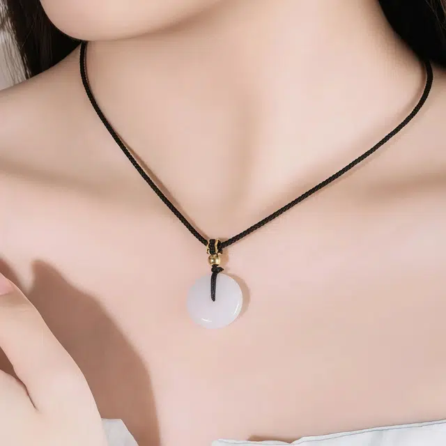 【晶莹剔透】 帝苏行 吉祥平安扣 新中式国潮 吉祥如意平安顺遂 简约小众设计 和田玉吊坠 白玉 女款