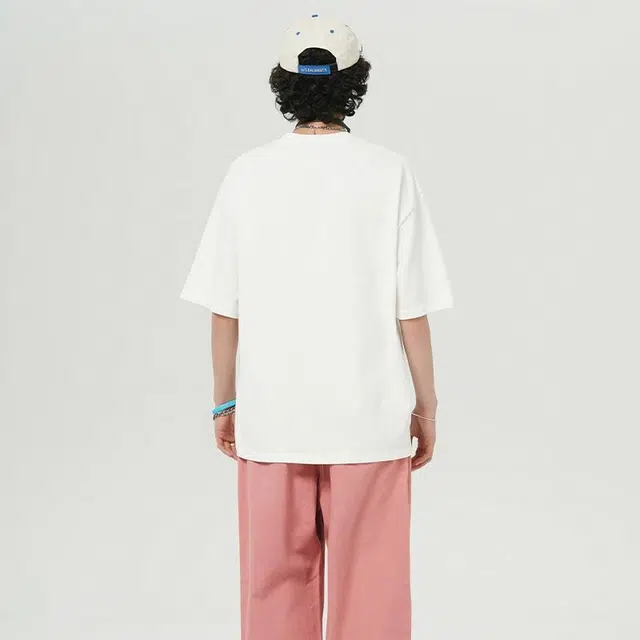 UNthemed T