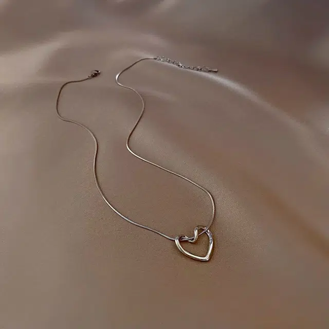 925