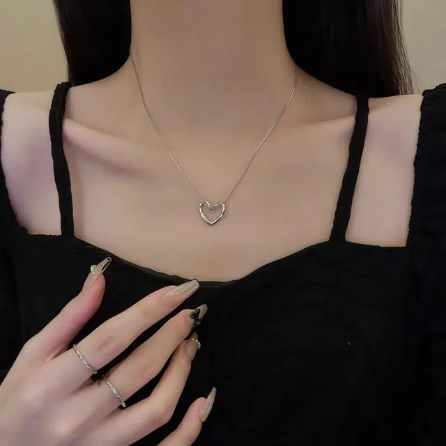 925