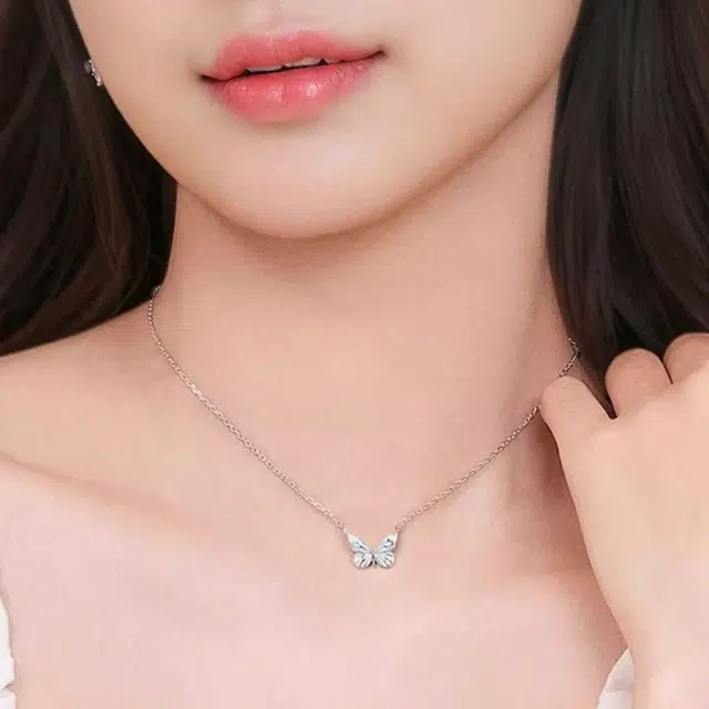 郁馨 蝶光梦幻舞动灵蝶甜美百搭简约精致夜光温柔精灵锁骨链新中式本命年转运#好运 合金 项链 男女同款情侣款