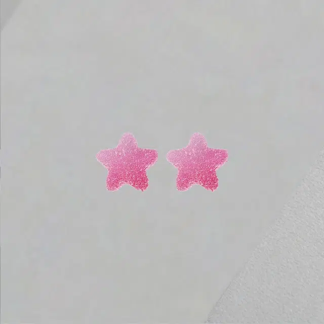 前方大荒野 草莓软糖星星耳饰甜美可爱卡通风格萌趣小清新粉色满满日常百搭精致气质独特个性时髦穿搭 树脂 耳钉 女款